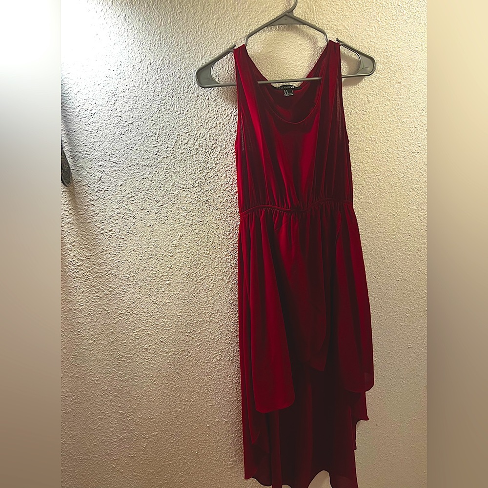 Beautiful rich red forever 21 dress. Size medium. In great condition.